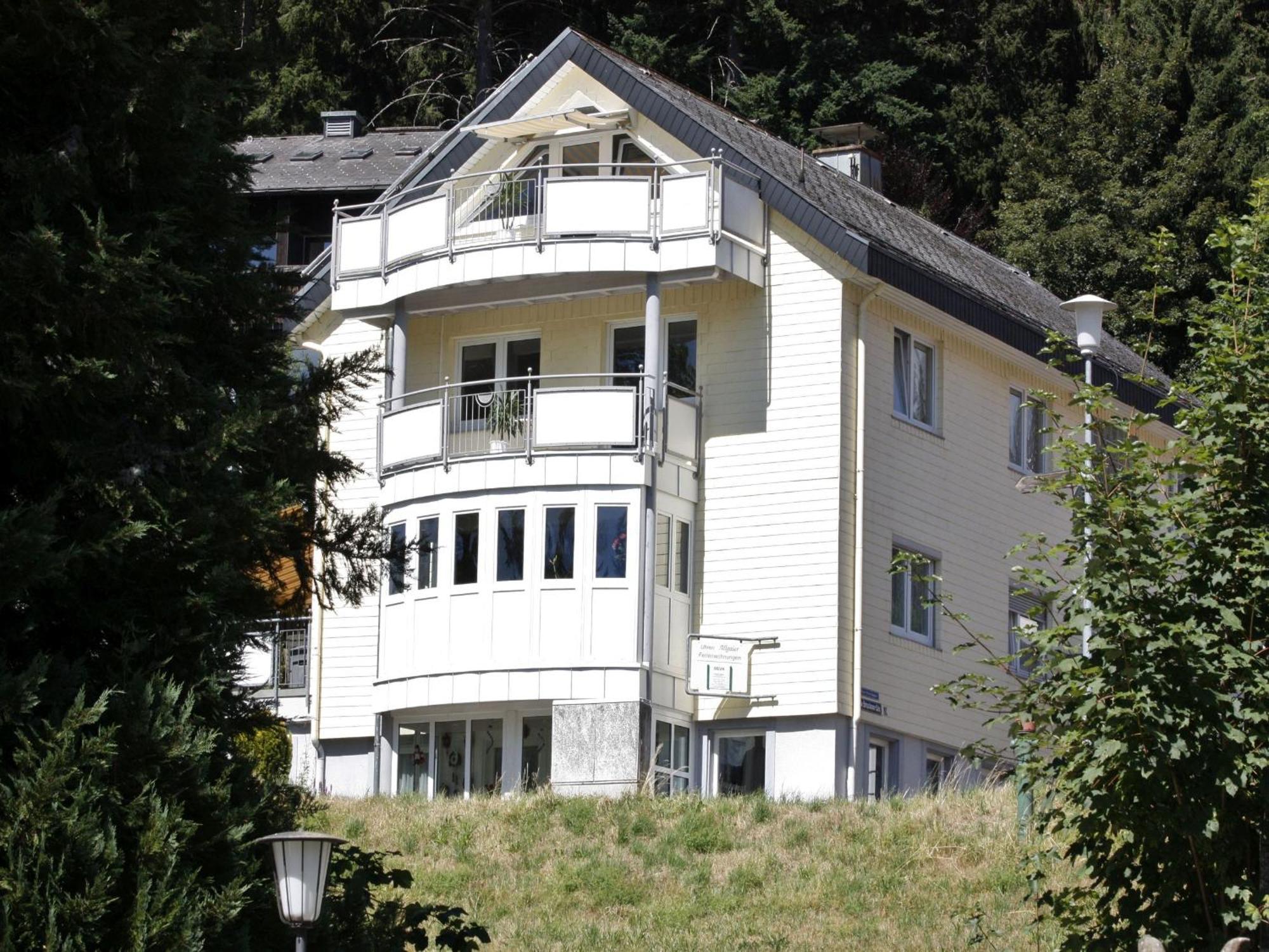 Ferienwohnungen Uhren Allgaier Schoenwald im Schwarzwald Exterior photo